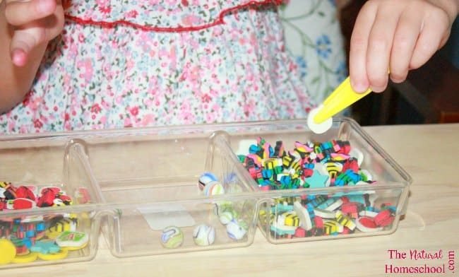 In this post, we will continue to discuss Fine Motor Skills for Preschoolers, but this time, we will focus on why Tranferring Activities are so important at this age.