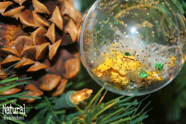 In this post, we will be making some Christmas handmade ornaments that are easy and fun. They will make your Christmas tree look amazing!